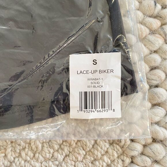 WeWoreWhat Lace Up Biker Short Solid Black Size Small NWT - Picture 8 of 10